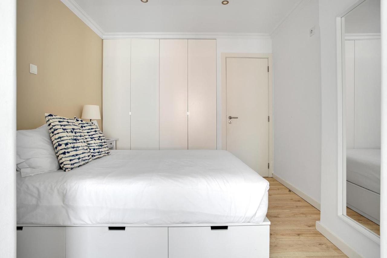 Modern 2 Bedroom Apartment In Estrela With Outside Terrace! Amazing For Families, Couples, Friends 리스본 외부 사진