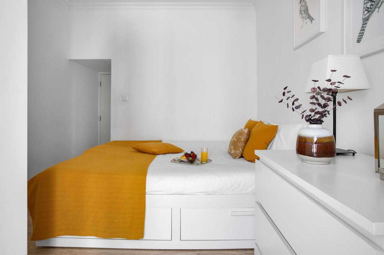Modern 2 Bedroom Apartment In Estrela With Outside Terrace! Amazing For Families, Couples, Friends 리스본 외부 사진