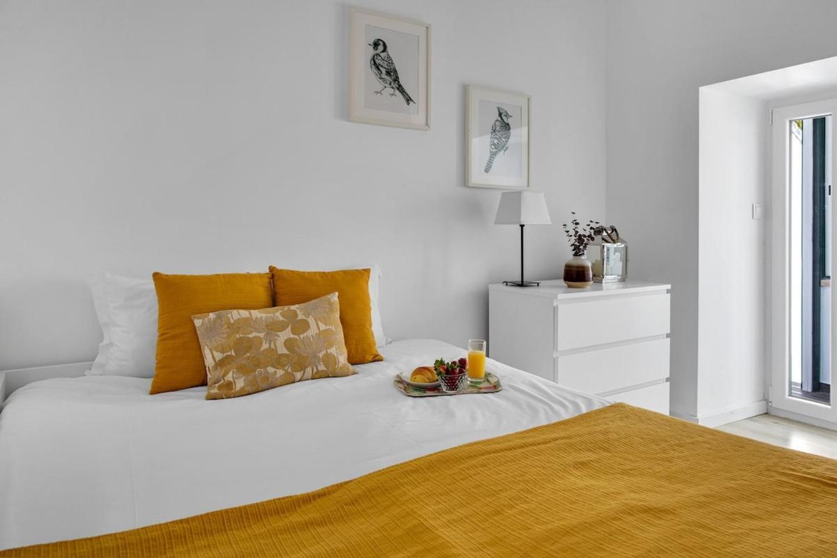 Modern 2 Bedroom Apartment In Estrela With Outside Terrace! Amazing For Families, Couples, Friends 리스본 외부 사진