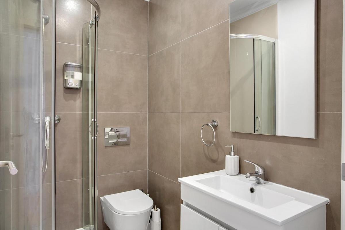 Modern 2 Bedroom Apartment In Estrela With Outside Terrace! Amazing For Families, Couples, Friends 리스본 외부 사진