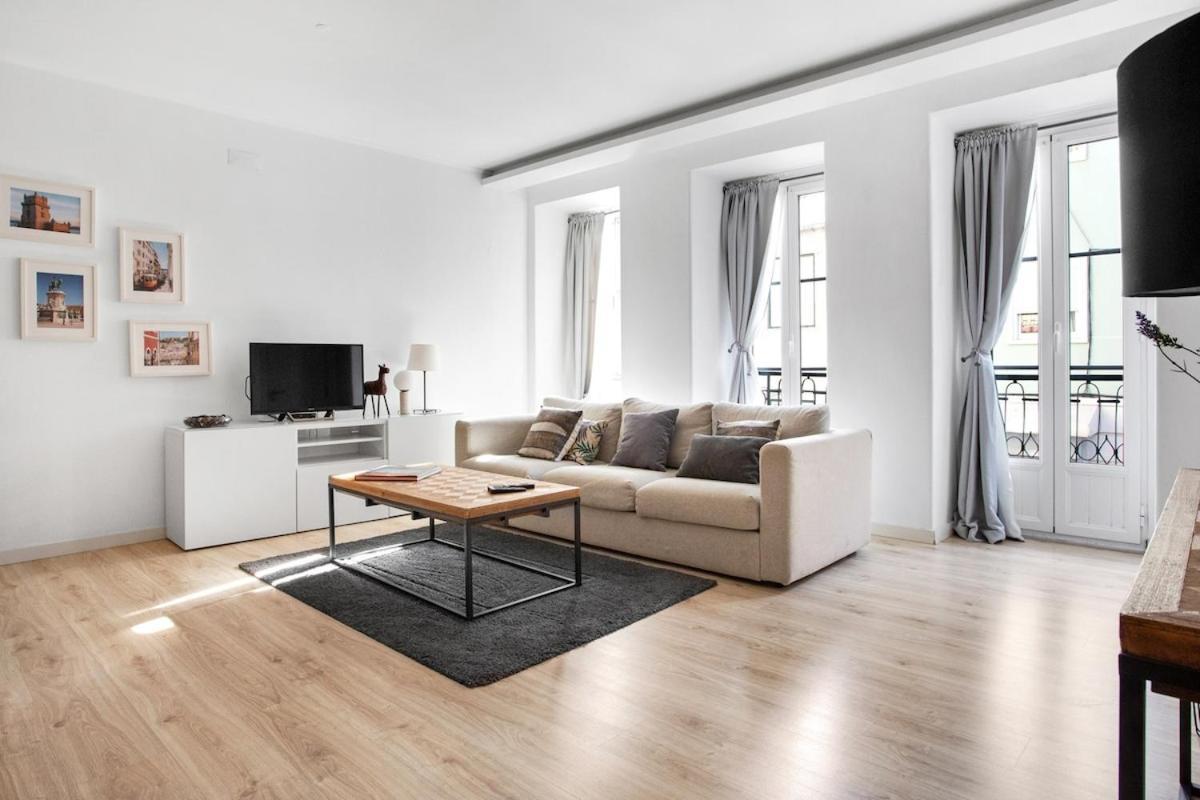 Modern 2 Bedroom Apartment In Estrela With Outside Terrace! Amazing For Families, Couples, Friends 리스본 외부 사진