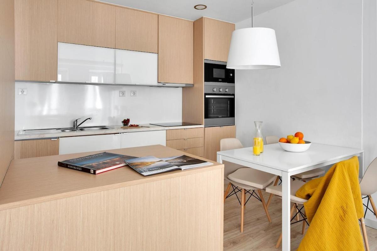 Modern 2 Bedroom Apartment In Estrela With Outside Terrace! Amazing For Families, Couples, Friends 리스본 외부 사진
